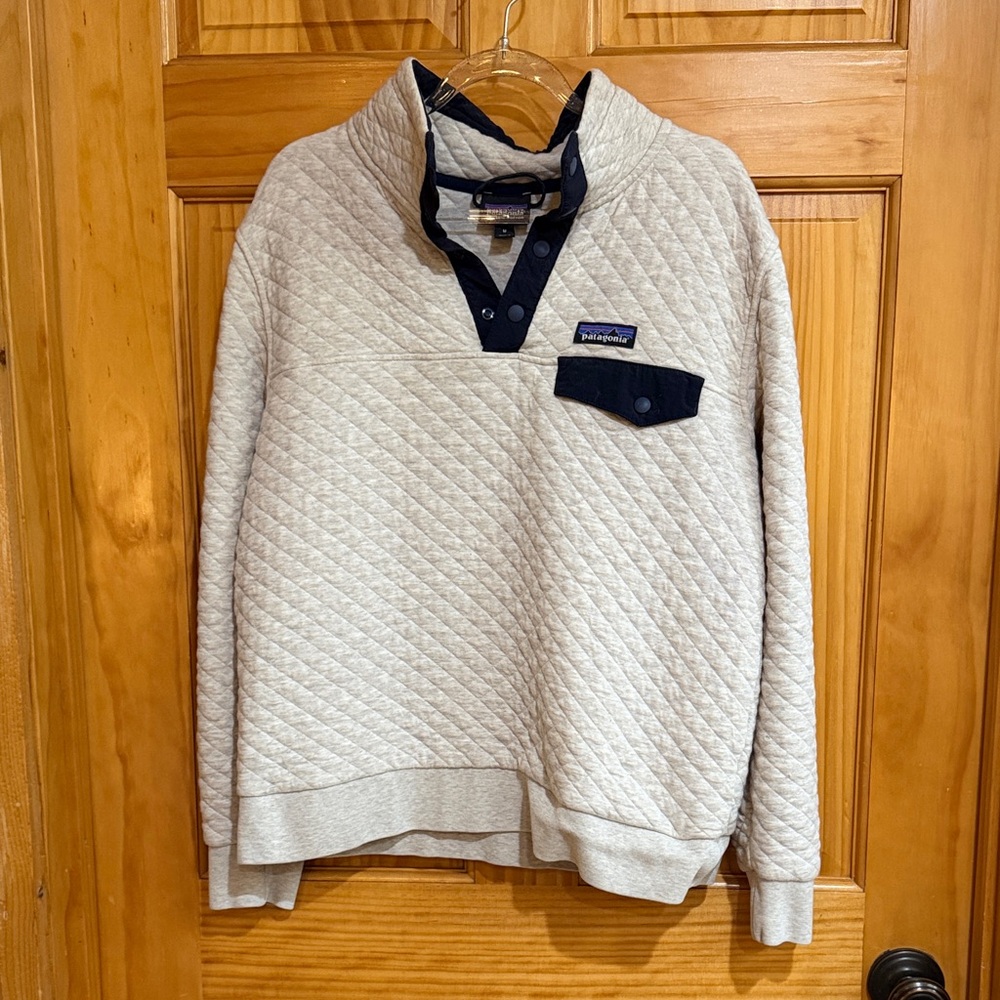 Patagonia Quilted Pullover Snap-Neck Sweatshirt in Cream with Navy Accents